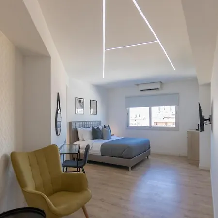 Phaedrus Living: Plateia Grigio *